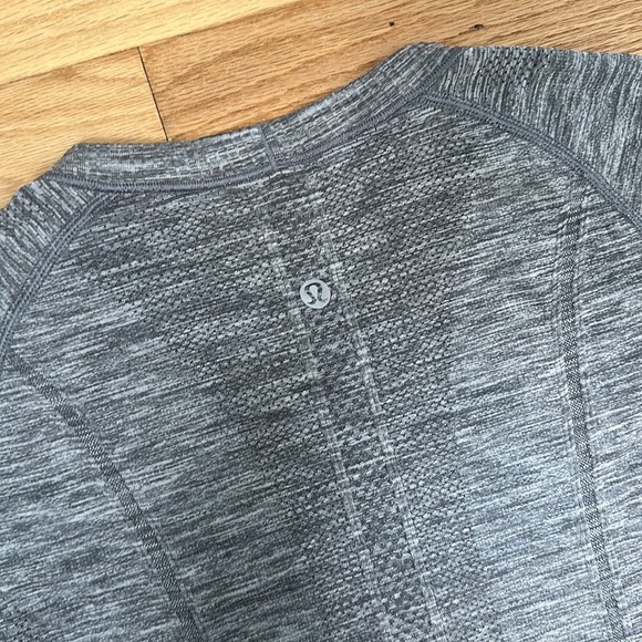 Lululemon long sleeve - Picture 4 of 4